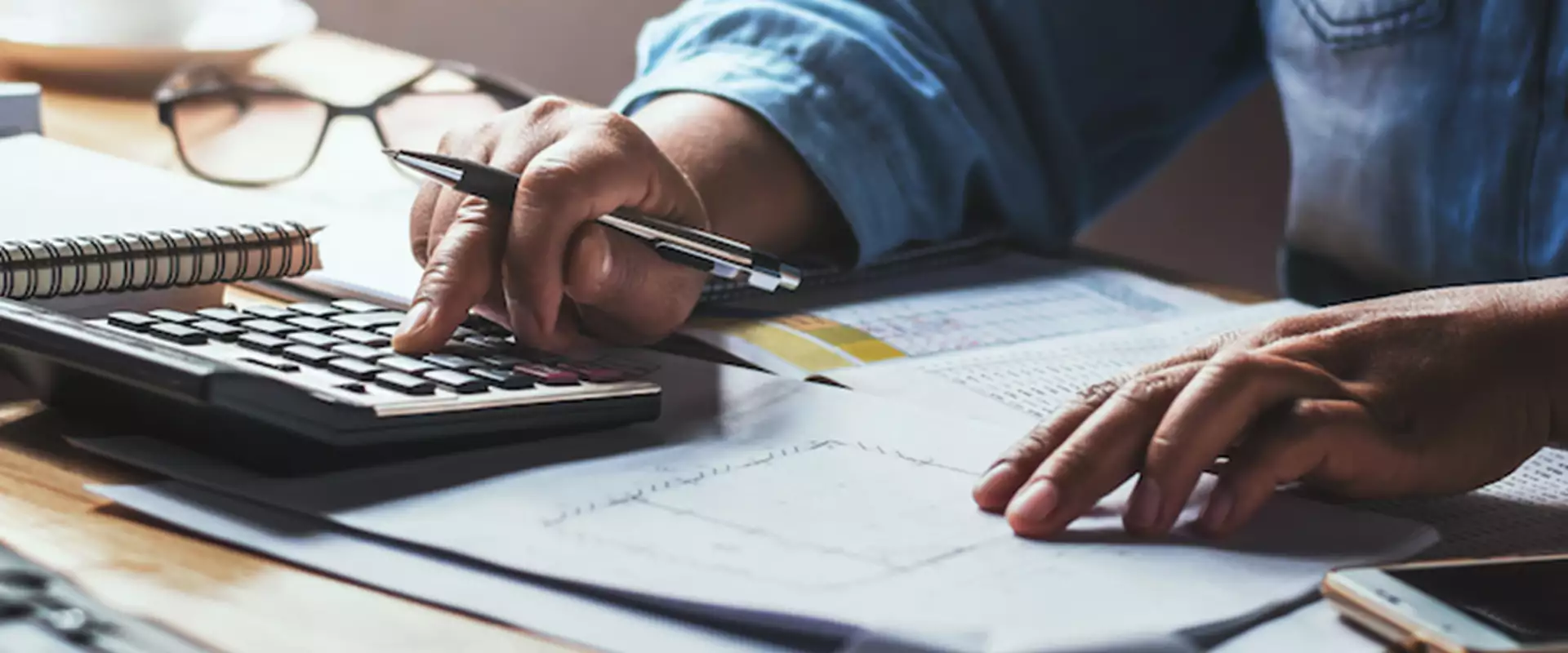 Expert financial and funding guidance for leaders amid the COVID-19 crisis - Banner-computer-finance