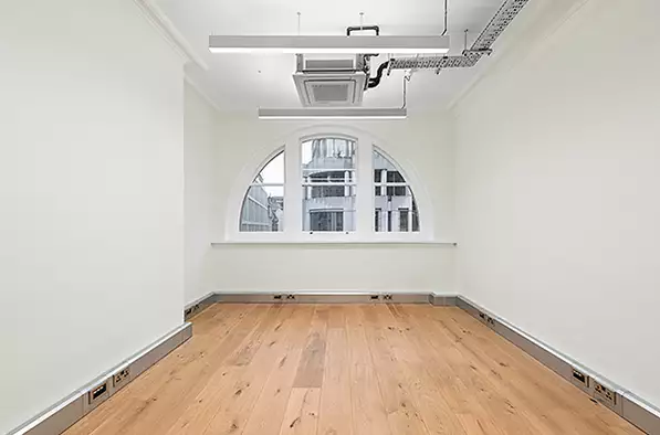 Office space to rent at Salisbury House, Salisbury House, London Wall, London, unit FC.460, 200 sq ft (18 sq m).